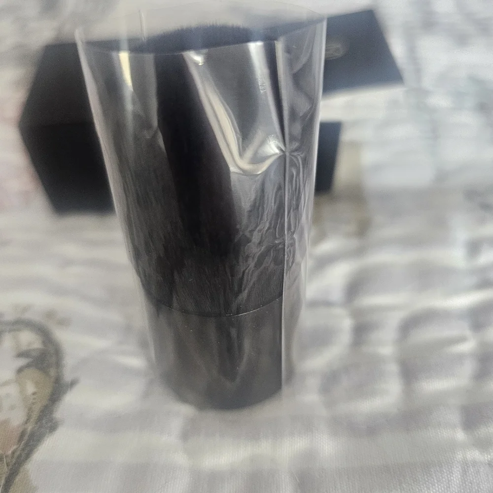 New!   Kabuki Professional brush